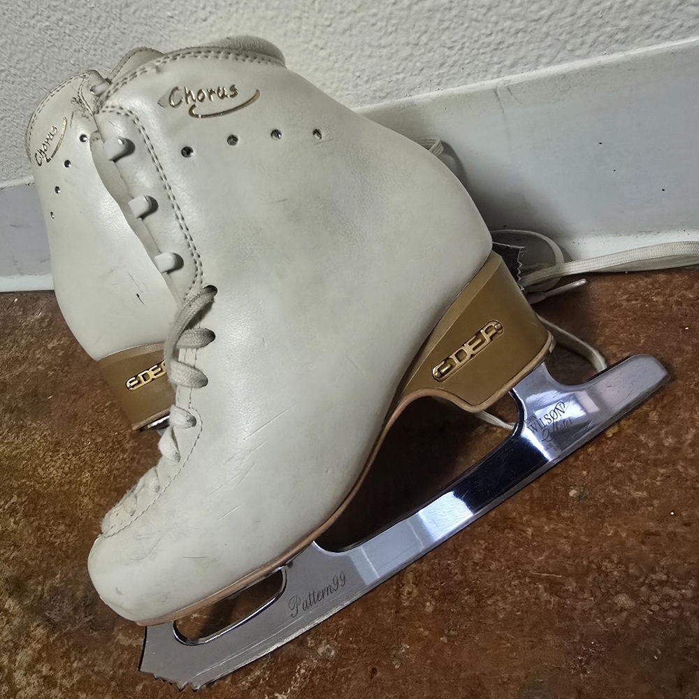 Edea Chorus Figure Skate Ice Skates/John Wilson Pattern 99 Blades